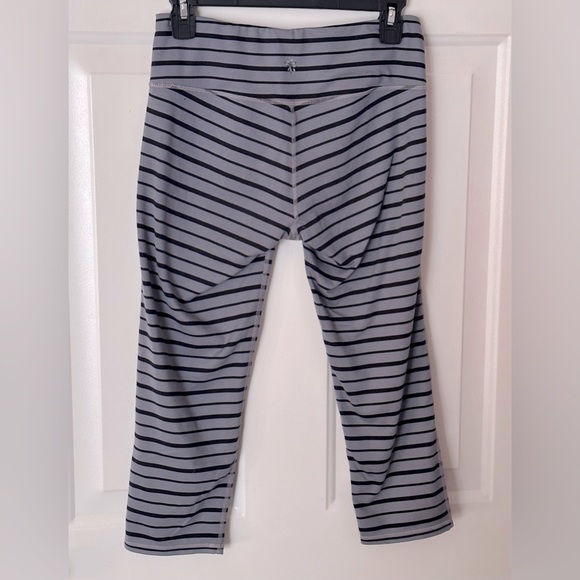 Athleta Chaturanga Cropped Leggings - Picture 4 of 12